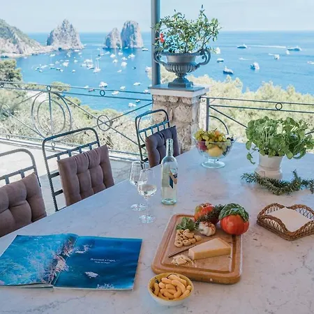 Faraglioni Vila Capri