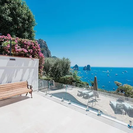 Faraglioni Vila Capri
